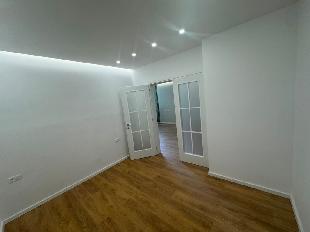 Appartamento 1+1 in vendita a Komuna e Parisit!
