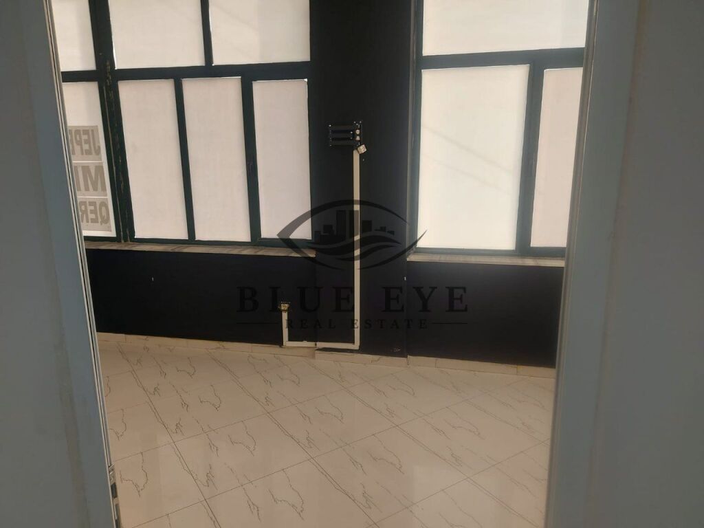 Locale Commerciale in Affitto sulla Spiaggia, Durazzo!