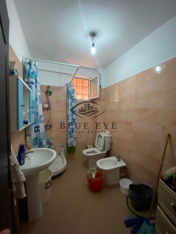 JEPET ME QIRA APARTAMENT 2+1+2 – PRANË MARKATËS, DURRËS!