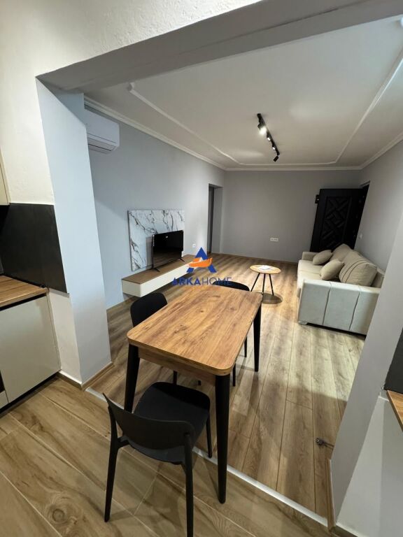 JEPET ME QERA APARTAMENT 1+1+BALLKON "PRANË SHKOLLËS VASIL SHANTO" 650 EURO