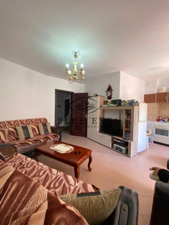 JEPET ME QIRA APARTAMENT 2+1+2 – PRANË MARKATËS, DURRËS!