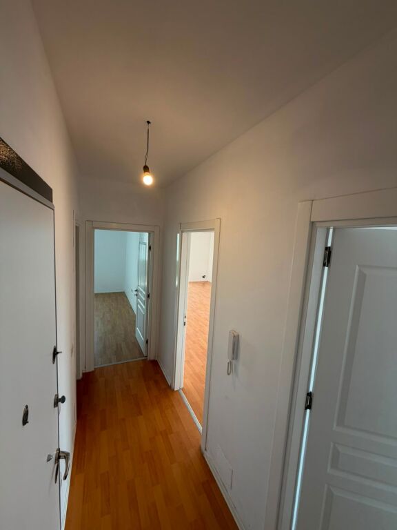 In Affitto - 3 Ambienti Lavoro 2wc &amp; 1Balcone || 8° Piano || (📍Porcelan - Complesso ASL, Edificio 1), con vista fantastica || 105 m² Prezzo: 55.000 Leke/Mese