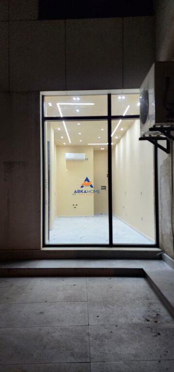 JEPET DYQAN ME QERA 32.5 M2 "DONIKA CENTER, KAFE FLORA" 95000 LEKE