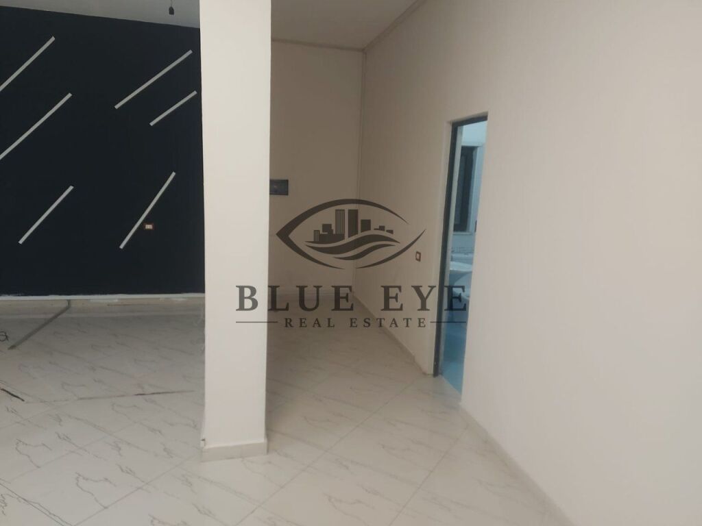 Locale Commerciale in Affitto sulla Spiaggia, Durazzo!