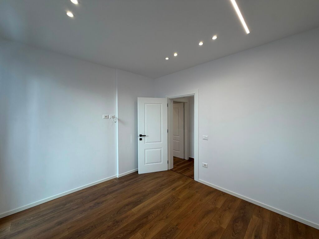 Apartment 2+1 for sale near the Red School.