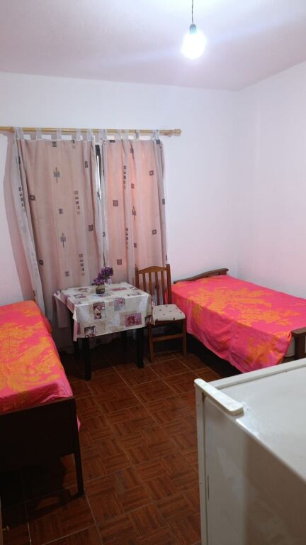 GARSIONERE 23000 LEKE.PALLATI I SPORTIT