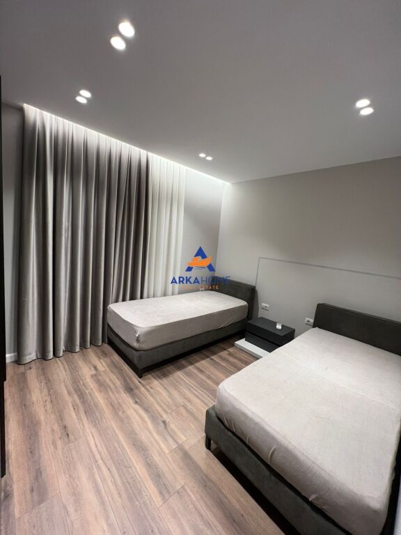 AFFITTASI APPARTAMENTO 2+1+BALCONE "ALLA PIAZZA DELL'AVIAZIONE" 70.000 LEKE