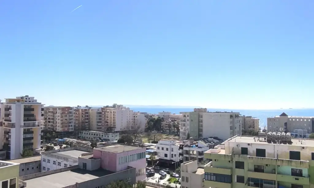 VENDESI APPARTAMENTO 2+1 CON VISTA MARE SPIAGGIA DURRES