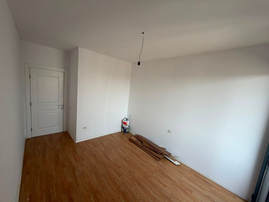 In Affitto - 3 Ambienti Lavoro 2wc &amp; 1Balcone || 8° Piano || (📍Porcelan - Complesso ASL, Edificio 1), con vista fantastica || 105 m² Prezzo: 55.000 Leke/Mese