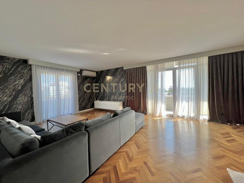APARTAMENT LUXURY PER QERA NE PLAZH ILIRIA DURRES 2+1+2T+ VERANDE DHE GARAZHD , 200M2 !