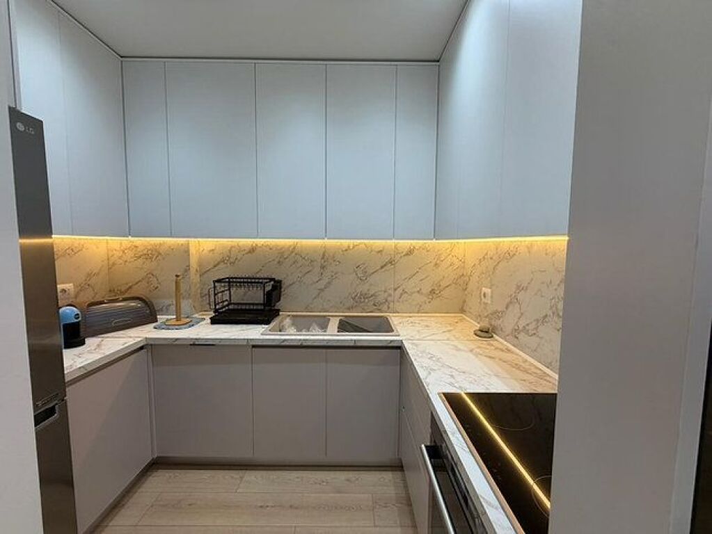 Super Apartament 2+1 me qera tek Casa Italia (700 Euro)