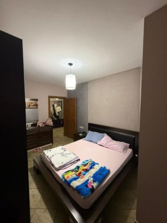 TEK RRUGA E KAVAJES APARTAMENT 2+1 PER QERA!