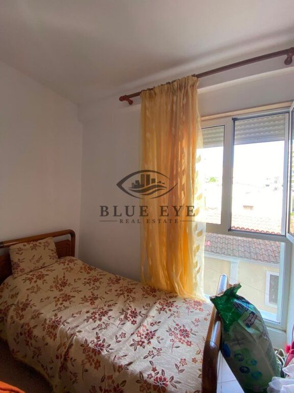 JEPET ME QIRA APARTAMENT 2+1+2 – PRANË MARKATËS, DURRËS!