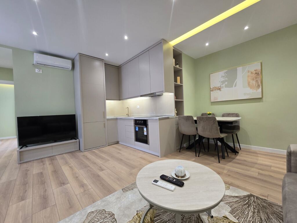 🏡 Shitet Apartament 2+1 – Rruga Myslym Shyri