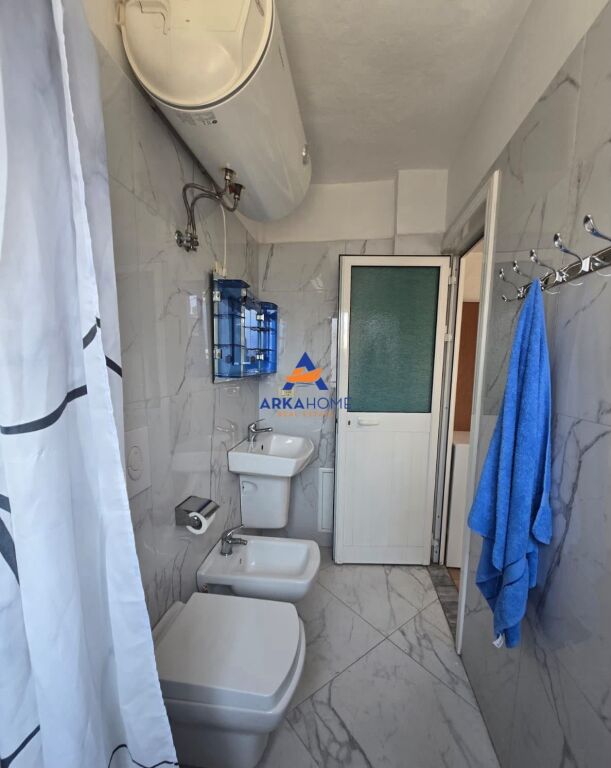 JEPET GARSONIERE ME QERA 38M2 "21 DHJETORI" 44.000 LEKE