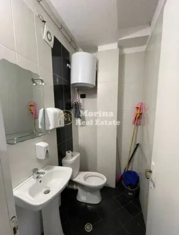 Rent | Ambjent Biznesi | Pazari i ri | 1100 €/month