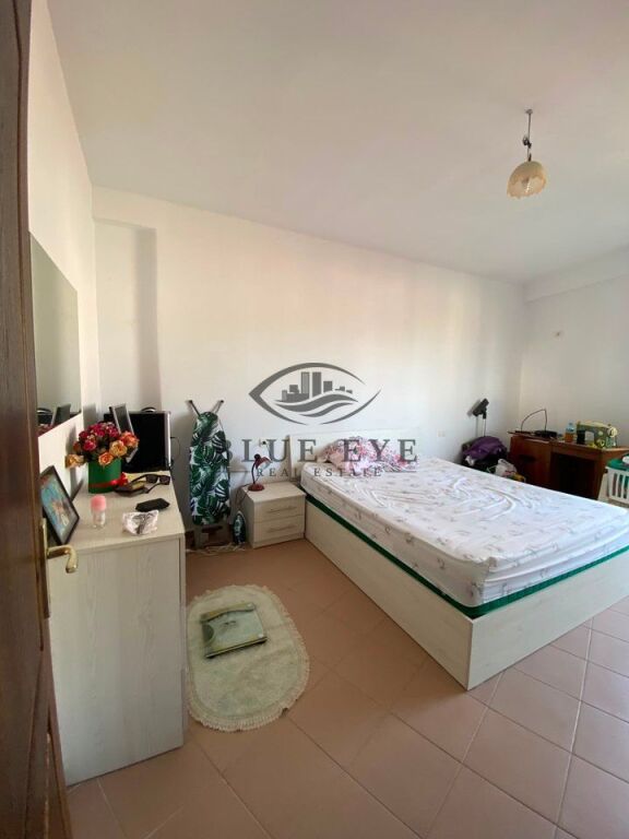 JEPET ME QIRA APARTAMENT 2+1+2 – PRANË MARKATËS, DURRËS!