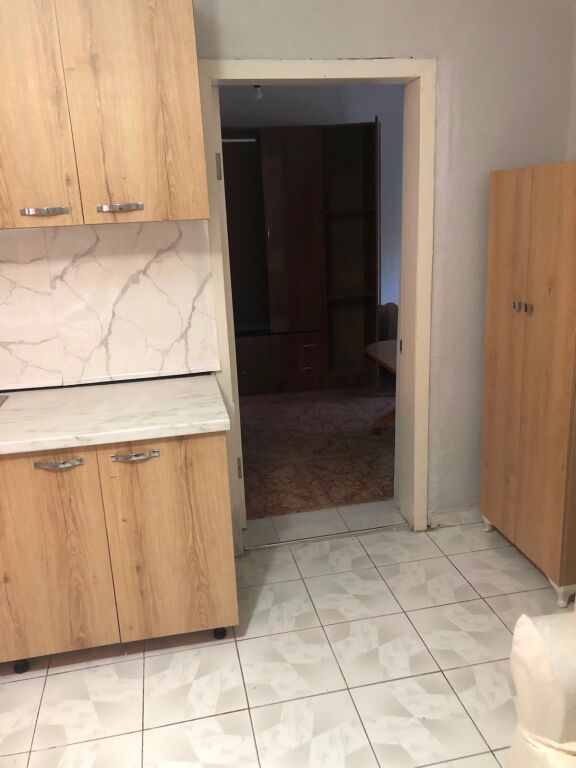 APARTAMENT 1+1. 35000 LEKE.PALLATI I SPORTIT