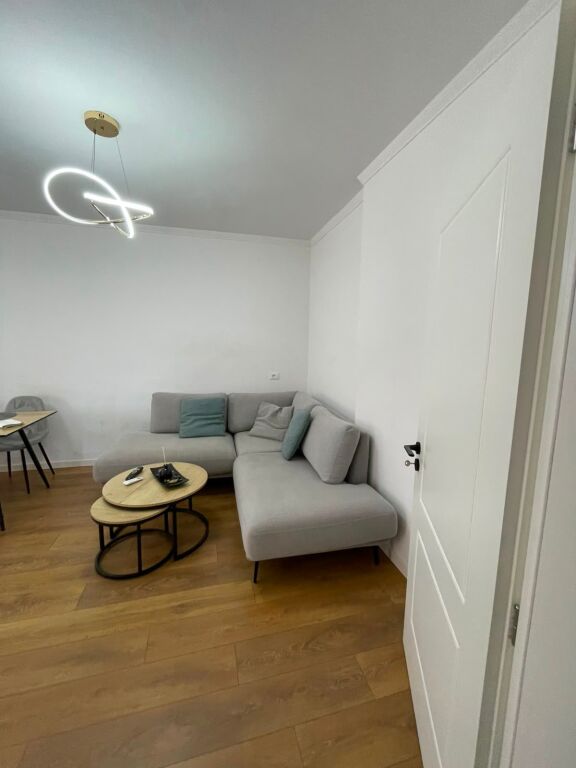 TEK MEDRESEJA APARTAMENT 2+1+2 PER QERA!