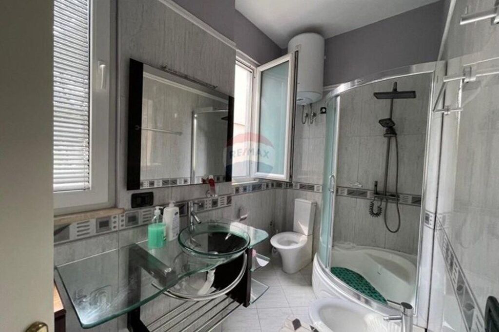 Villa for sale in Qerret