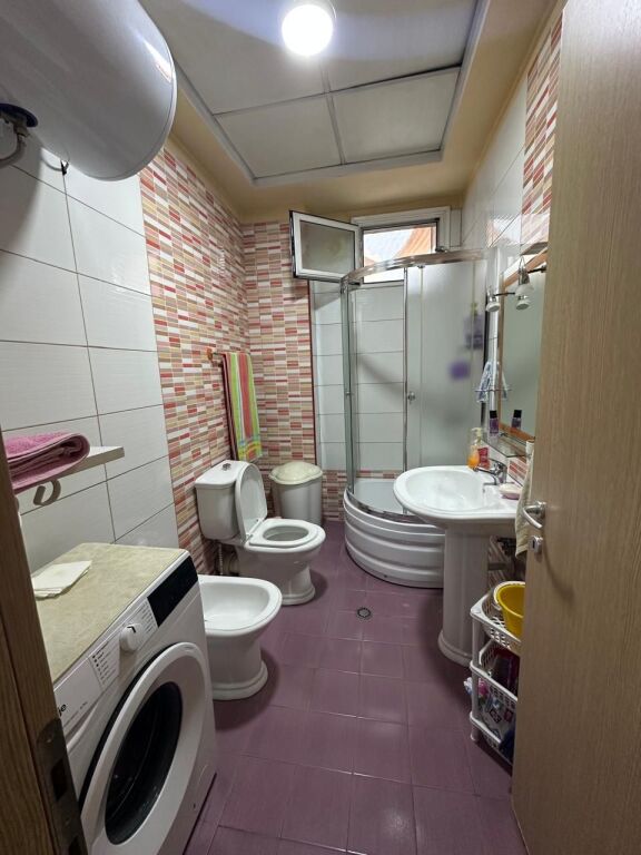 🏢Rruga Dritan Hoxha jepet me qera apartament 1+1,i mobiluar.50,000Leke