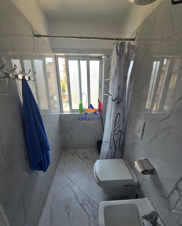 JEPET GARSONIERE ME QERA 38M2 "21 DHJETORI" 44.000 LEKE