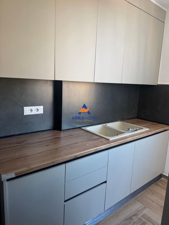 JEPET ME QERA APARTAMENT 1+1+BALLKON "PRANË SHKOLLËS VASIL SHANTO" 650 EURO