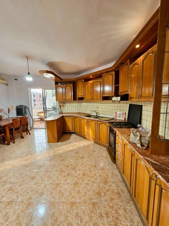 📣 QERA Apartament 2+1 📍 Pallatet Hawai, Laprake 🛣️ Rruga “Dritan Hoxha” ✨