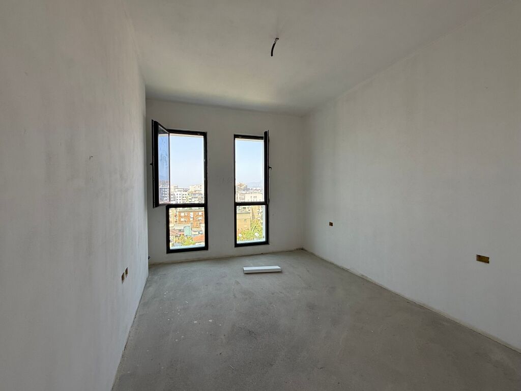 Shitet apartament 1+1 tek Arlis Square 21