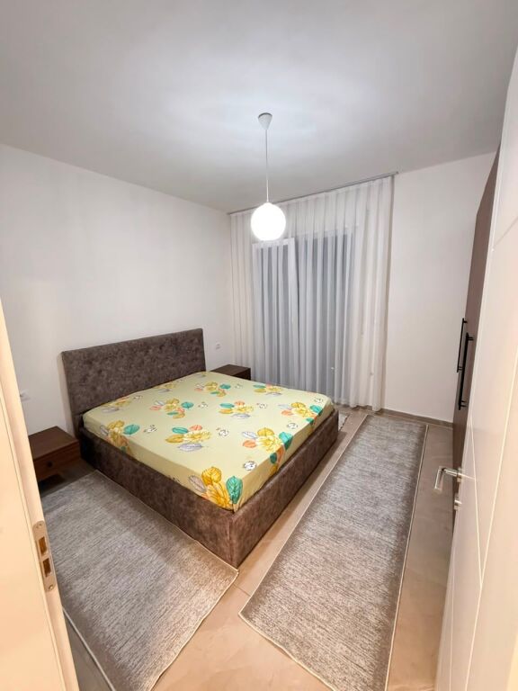 Astir,Kompleksi Jolla, jepet me qera apartament 1+1, i mobiluar 45,000 Leke     