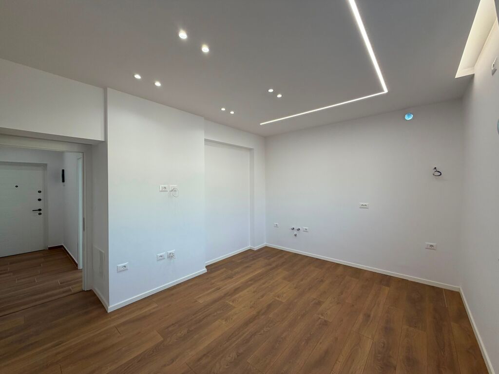 Apartment 2+1 for sale near the Red School.