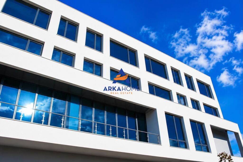 JEPET ME QIRA HOTEL 1050M2 "THUMANE" 180000 EURO