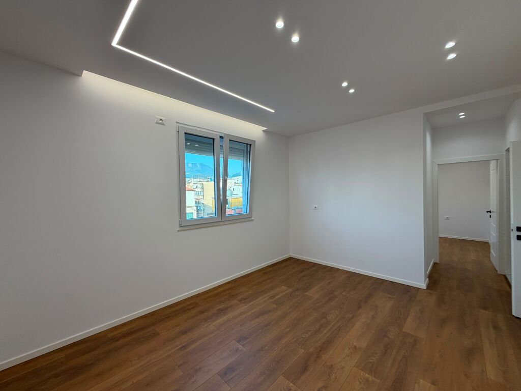 Apartment 2+1 for sale near the Red School.