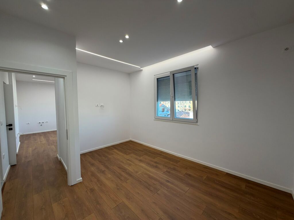 Apartment 2+1 for sale near the Red School.