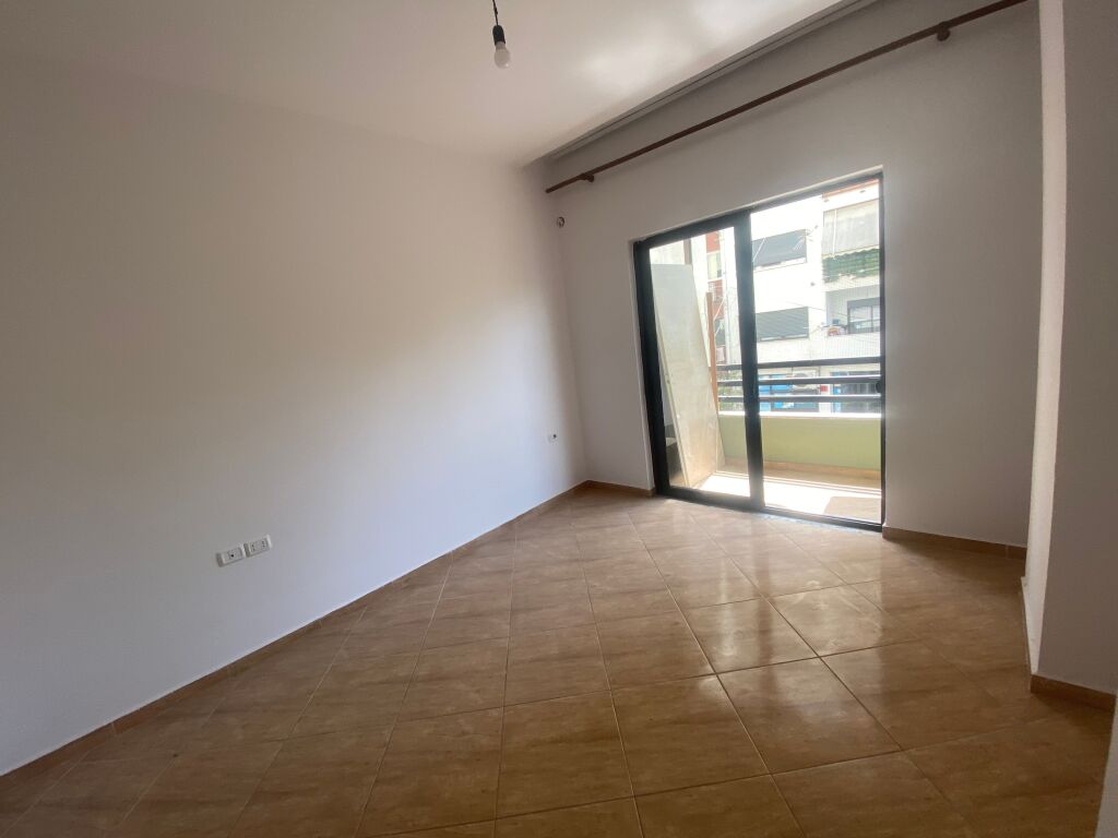 Apartament 2+1+2 Bosh Ne Astir !