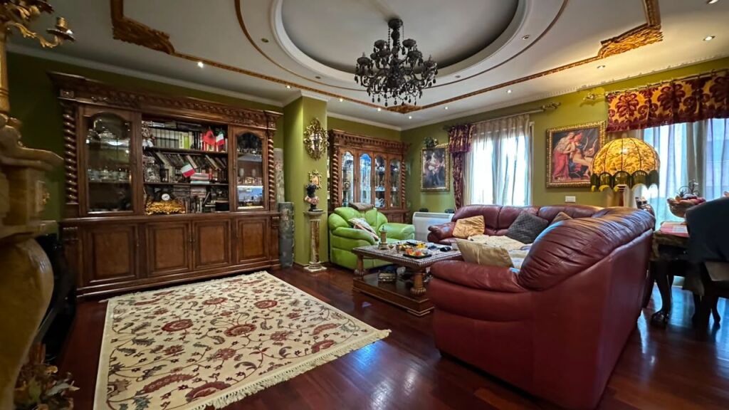 Apartament 3+1 me qira ne Qender