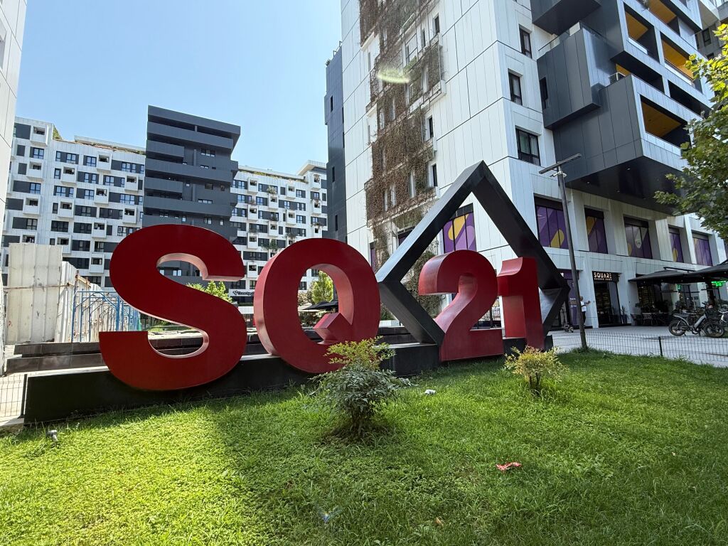 Shitet apartament 1+1 tek Arlis Square 21