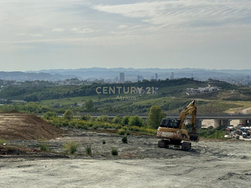 TOKE PER SHITJE OSE PER NDERTIM ME % NE FARKE NE RRUGE KRYESORE ME PAMJE NGA LIQENI DHE TIRANA MUNDESI ZGJERIMI DERI NE 7700 M2