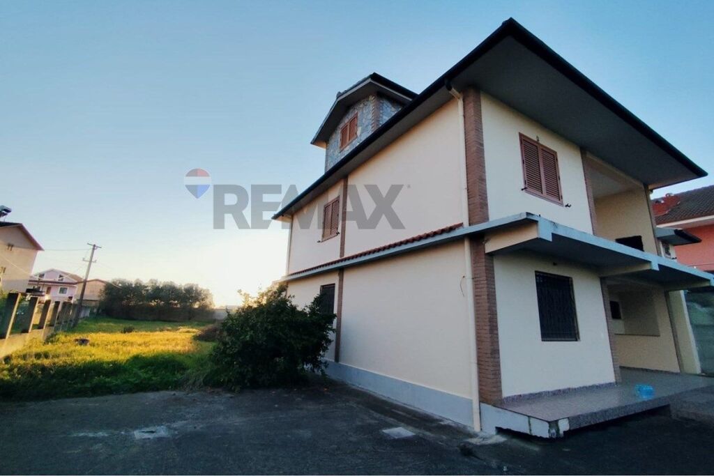 Vila - Për Shitje - Vorë, Vorë(ID: 530481001-1376)