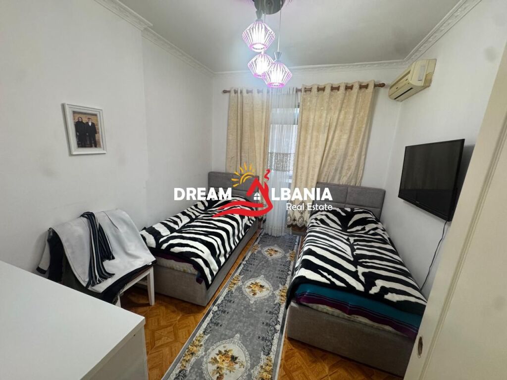 In vendita appartamento con 2 camere da letto e negozio duplex in Myslym Shyri Street vicino a UET (ID 4129500)
