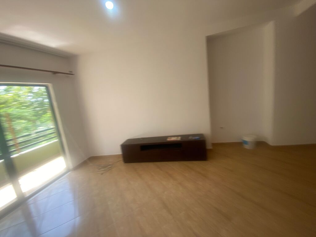 Apartament 2+1+2 Bosh Ne Astir !