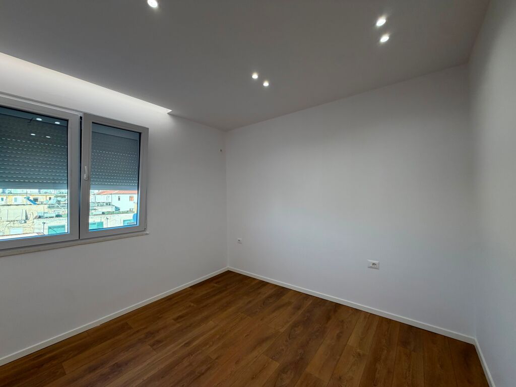 Apartment 2+1 for sale near the Red School.