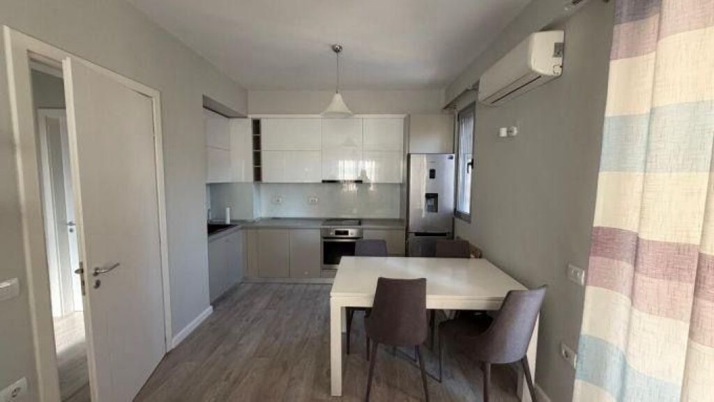 Apartamenti 2+1 me qira , Liqeni Thate