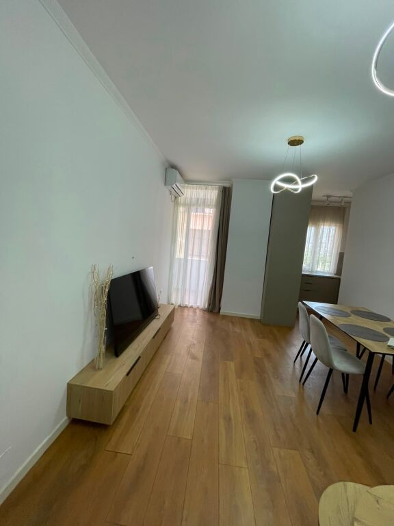 TEK MEDRESEJA APARTAMENT 2+1+2 PER QERA!