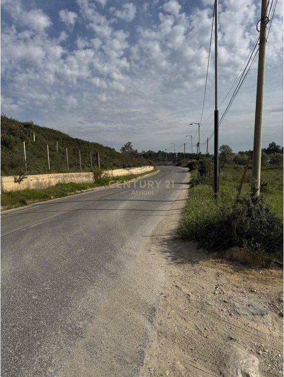 TOKE PER SHITJE OSE PER NDERTIM ME % NE FARKE NE RRUGE KRYESORE ME PAMJE NGA LIQENI DHE TIRANA MUNDESI ZGJERIMI DERI NE 7700 M2