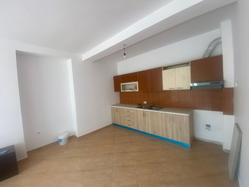 Apartament 2+1+2 Bosh Ne Astir !