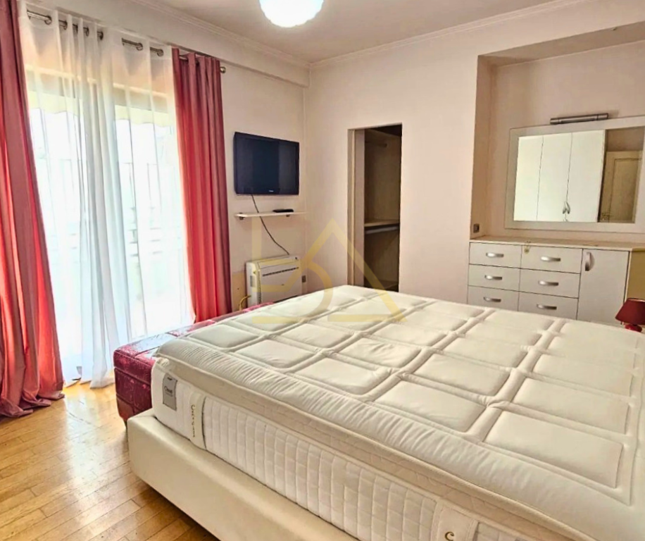 Appartamento 2+1+2 in Vendita con Posto Auto per 2 Macchine – Via Myslym Shyri, Tirana
