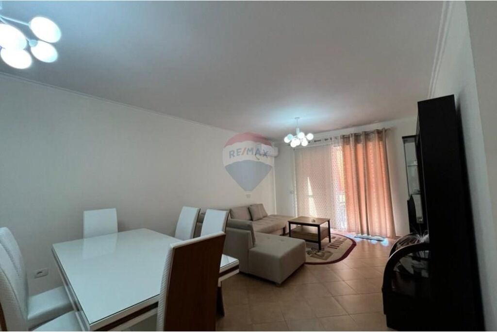 Jepet me qira apartament 2+1 te Rruga e Kavajes