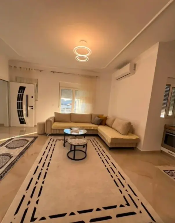 Affitto | Apartament 2 + 1 | Zona e Senatoriumit | 500 €/mese