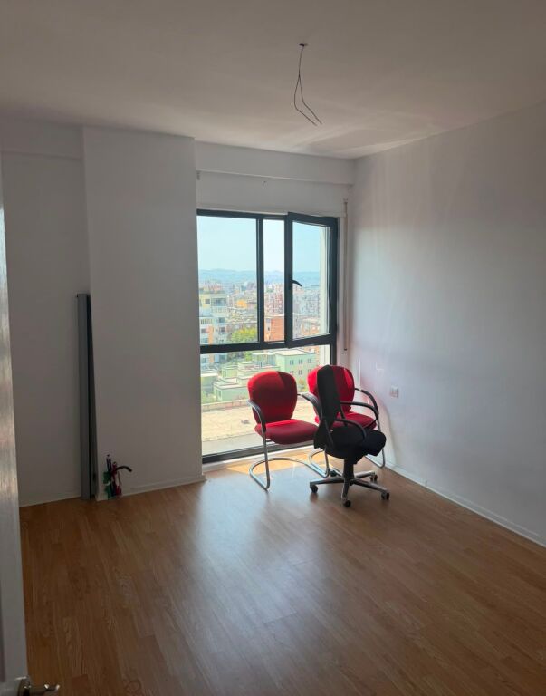 In Affitto - 3 Ambienti Lavoro 2wc &amp; 1Balcone || 8° Piano || (📍Porcelan - Complesso ASL, Edificio 1), con vista fantastica || 105 m² Prezzo: 55.000 Leke/Mese
